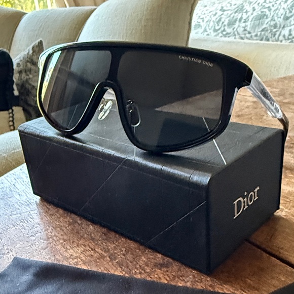 DiorTag M1UBlack Mask Sunglasses